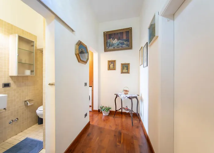 Bright Flat Close To The Centre *