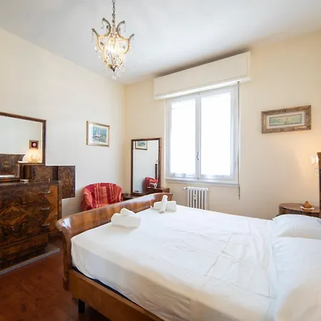 Bright Flat Close To The Centre * Florenz