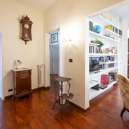 Bright Flat Close To The Centre Apartment Florenz