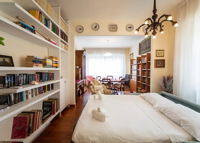 Bright Flat Close To The Centre * Florenz